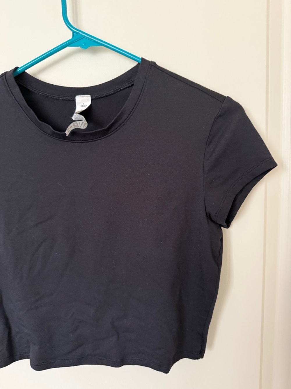 ALO Yoga Black Cropped Crew Tee - Picture 4 of 5